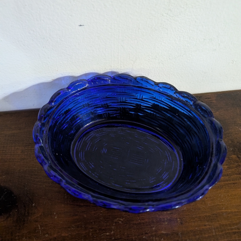 Vintage LG Wright Cobalt Blue Glass Hen on Nest - Split Tail HON MCM Farmhouse - Picture 4 of 13